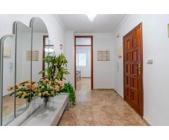 Amplio y Luminoso Piso de 4 Habitaciones en el Corazón del Pueblo