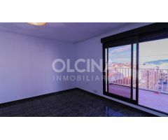 Ático en venta con terraza y patio-galería en una sola planta en plena avenida Constitución Ibi