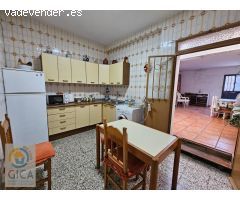 Se vende casa con dos viviendas independientes en el centro de Algeciras.