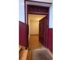 GESPAIN ACTIVIDADES INMOBILIARIAS OFRECE PISO EN CASCO HISTÓRICO.