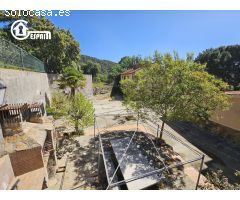 SE VENDE VILLA DE 8.000M2 CON DOS CHALETS.