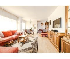 Vivienda con terraza junto al mar
