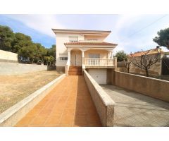 CHALET DE LUJO CON GRAN PARCELA EN SEGUR DE CALAFELL CENTRO
