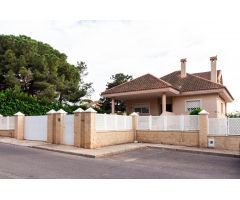 ESPECTACULAR CHALET CON PARCELA INDEPENDIENTE Y GARAJA EN SEMISÓTANO URBANIZACION ROCHE ALTO