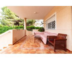 ESPECTACULAR CHALET CON PARCELA INDEPENDIENTE Y GARAJA EN SEMISÓTANO URBANIZACION ROCHE ALTO