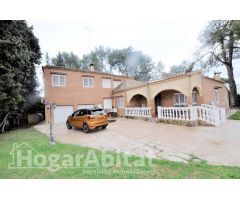 ¡ESPECTACULAR CHALET! CON GARAJE Y PISCINA PRIVADA