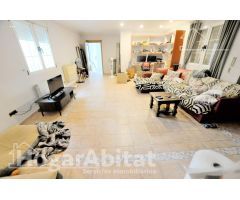 ¡ESPECTACULAR CHALET! CON GARAJE Y PISCINA PRIVADA