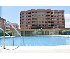 AMPLIO Y LUMINOSO EN RESIDENCIAL CON JARDÍN, GARAJE Y PISCINA