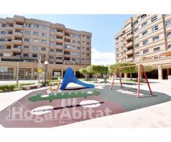 AMPLIO Y LUMINOSO EN RESIDENCIAL CON JARDÍN, GARAJE Y PISCINA