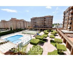 AMPLIO Y LUMINOSO EN RESIDENCIAL CON JARDÍN, GARAJE Y PISCINA