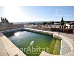 CHALET TOTALMENTE REFORMADO CON PISCINA, GARAJE Y GRAN TERRAZA