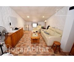 ¡OPORTUNIDAD! CASA CON TERRAZA CERCA DEL CASTILLO DE ONDA