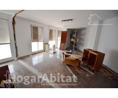 AMPLIO Y EXTERIOR PARCIALMENTE REFORMADO CON BALCÓN Y TRASTERO