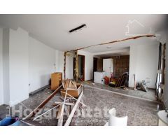 AMPLIO Y EXTERIOR PARCIALMENTE REFORMADO CON BALCÓN Y TRASTERO