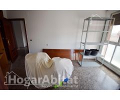 AMPLIO Y EXTERIOR PARCIALMENTE REFORMADO CON BALCÓN Y TRASTERO