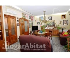 CASA SEMIREFORMADA CON GARAJE Y DOS TERRAZAS, EN EL CENTRO