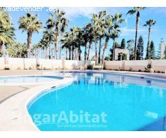 ¡PRIMERA LÍNEA DE PLAYA! EXTERIOR Y ACOGEDOR CON PISCINA Y TERRAZA