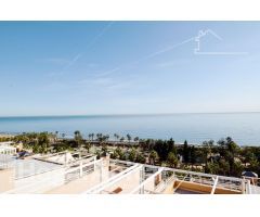 ¡PRIMERA LÍNEA DE PLAYA! EXTERIOR Y ACOGEDOR CON PISCINA Y TERRAZA