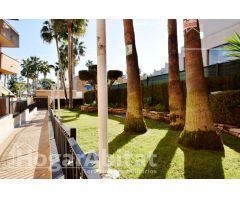 ¡PRIMERA LÍNEA DE PLAYA! EXTERIOR Y ACOGEDOR CON PISCINA Y TERRAZA