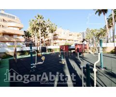 ¡PRIMERA LÍNEA DE PLAYA! EXTERIOR Y ACOGEDOR CON PISCINA Y TERRAZA