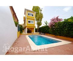 ¡CHALET ESPECTACULAR! AMPLIO Y LUMINOSO CON PISCINA PRIVADA Y TERRAZA