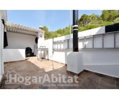 CASA REFORMADA CON TERRAZA Y CHIMENEA