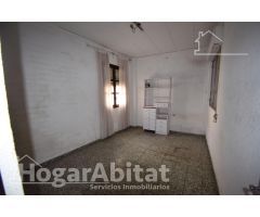 ¡PERFECTA PARA INVERTIR! CASA AMPLIA Y LUMINOSA PARA REFORMAR CON TERRAZA