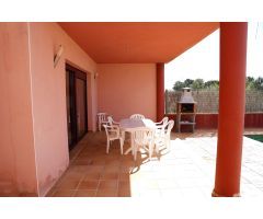 Chalet adosado con piscina y almacen en Riumar, a pocos minutos del mar