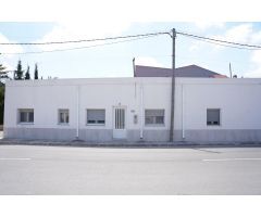 Casa con gran potencial en Deltebre, zona exterior con barbacoa y reformada parcialmente