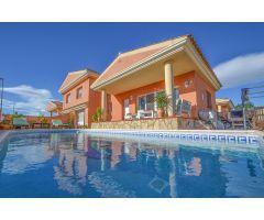 Moderna y acogedora casa con piscina privada en Riumar