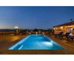 Chalet de lujo con espectaculares vistas en urbanización privada en el término de Palma de Mallorca