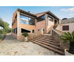 Chalet de lujo con espectaculares vistas en urbanización privada en el término de Palma de Mallorca