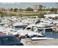 Amarra grande, de 4,5 x 14 m en la Marina de Palamos.
