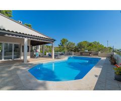 Magnífico chalet en Venta en Sol de Mallorca con terrazas, piscina y vistas de ensueño