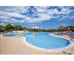 Complejo Vacacional con 118 apartamentos + zonas de ocio y acceso a la playa