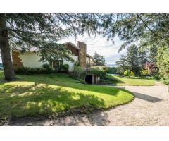 ^**^CHALET INDEPENDIENTE EXCLUSIVO CON JARDÍN DE ENSUEÑO, PISCINA Y OPCIÓN DE DESARROLLO URBANÍSTICO