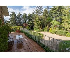 ^**^CHALET INDEPENDIENTE EXCLUSIVO CON JARDÍN DE ENSUEÑO, PISCINA Y OPCIÓN DE DESARROLLO URBANÍSTICO