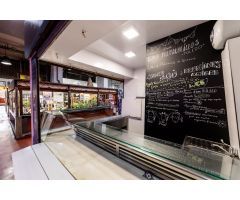 Puesto de 8 metros equipado en el Mercado de la Cebada (Madrid)