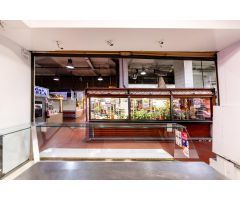 Puesto de 8 metros equipado en el Mercado de la Cebada (Madrid)