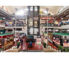 Puesto de 8 metros equipado en el Mercado de la Cebada (Madrid)