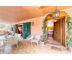 Chalet independiente de casi 400m² en urbanización exclusiva con piscina junto Colonia Torrelodones