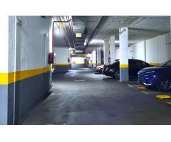 Plaza de garaje para coche grande