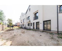 Extraordinarios chalets en urbanización cerrada