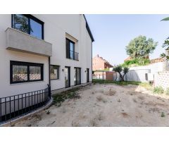 Extraordinarios chalets en urbanización cerrada