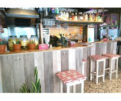 Pintoresco bar a setenta metros de la amplia Playa de S Arenal.