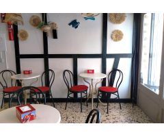 Pintoresco bar a setenta metros de la amplia Playa de S Arenal.