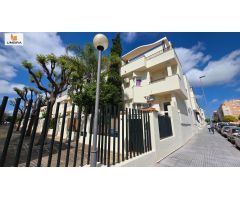 ???? Casa pareada de 4 hab. con sótano, patios, ático y piscina en la Milla de Oro de Jerez