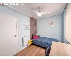 Habitación#1 en piso compartido Urbanización con Piscina en San Blas 