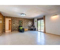 Casa con jardín y vistas en Prenafeta