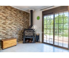 Casa con jardín y vistas en Prenafeta